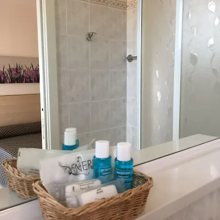 ホテル Erika カオルレ